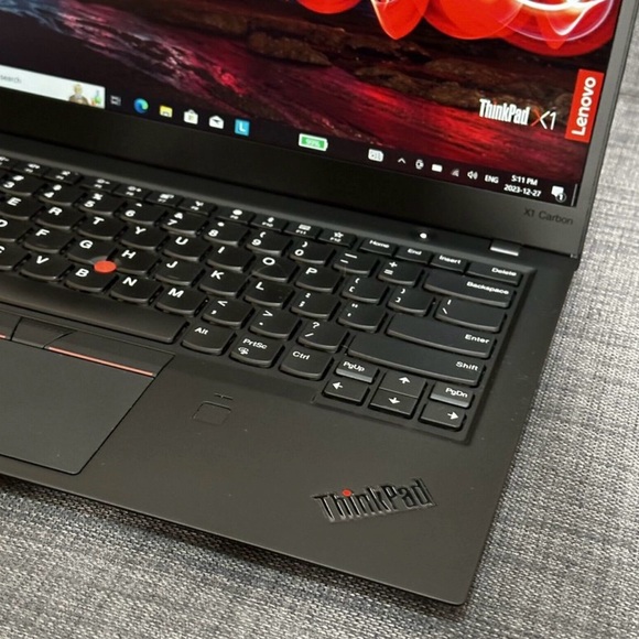Lenovo ThinkPad X1 Carbon (6th Gen)
Intel Core i5-825OU (8thGen) - Picture 2 of 4